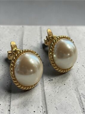 Vintage Gold Tone Faux Pearl Rope Halo Clip-On Earrings